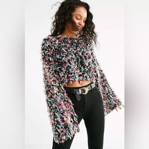 Tai Cropped Fringe Sweater urban outfitters, size extra small